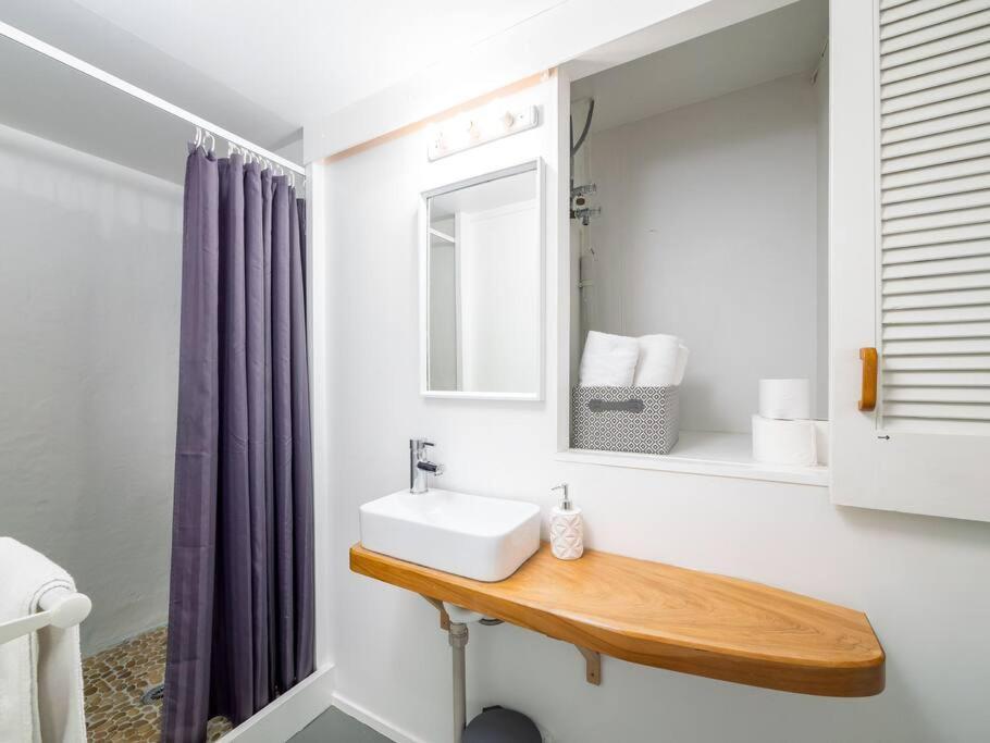 Elliot Bay - Hilltop Flat Rawhiti